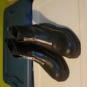 Steven Madden Black leather boots size 9,5